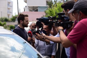 Γλυκά Νερά: Πρωτοσέλιδο από την Daily Mail η ομολογία του Μπάμπη Αναγνωστόπουλου - "I killed her" - εικόνα 3