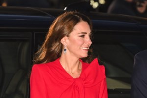 Συγκίνησε η Κέιτ Μίντλετον: Επαιξε πιάνο για όσους λείπουν από τα φετινά Χριστούγεννα [Βίντεο]