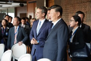 Μητσοτάκης με Σι Τζινπίνγκ: Έχουμε μια ισχυρή οικονομική σχέση - Το λιμάνι του Πειραιά το σηματοδοτεί αυτό [εικόνες] - εικόνα 3