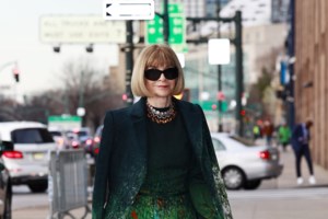 Άννα Γουίντουρ: Masterclass μόδας στις κερκίδες του US Open με απίθανα φλοράλ φορέματα - εικόνα 15