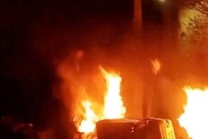 Κόλαση στο Ιράν από τις μεγάλες διαδηλώσεις: 45 νεκροί και 2.200 συλλήψεις - Έκοψαν το ίντερνετ [βίντεο] - εικόνα 2