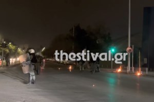 Επίθεση με μολότοφ σε αντιπροσωπεία αυτοκινήτων στην Καισαριανή: Κάηκαν οχήματα [Βίντεο]