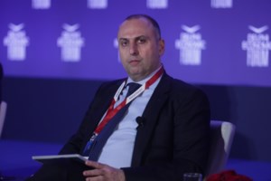 Σταϊκούρας στο συνέδριο ΝΔ: Παρά τις φουρτούνες θα οδηγήσουμε το εθνικό καράβι σε ήρεμες θάλασσες