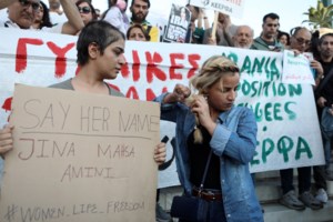 Εξάρχεια: Πορεία 300 ατόμων κατά της κατασκευής σταθμού Μετρό [εικόνες]