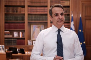 Ο Κυριάκος Μητσοτάκης στα Σφακιά: Μπάνια, χαλάρωση και μεζεδάκια [εικόνες] - εικόνα 6