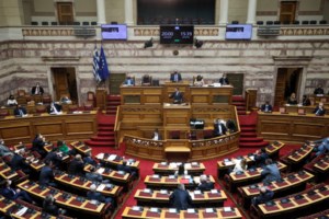 Ο ΣΥΡΙΖΑ καταψήφισε τα πρόστιμα σε όσους έχουν βγάλει πλαστά πιστοποιητικά εμβολιασμού- Σφοδρή αντιπαράθεση με ΝΔ - εικόνα 2