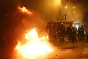 Επεισόδια και στο Αγρίνιο για τον 16χρονο Ρομά: Φωτιές σε κάδους και λάστιχα, κλειστή η Αντιρρίου - Ιωαννίνων [εικόνες-βίντεο]