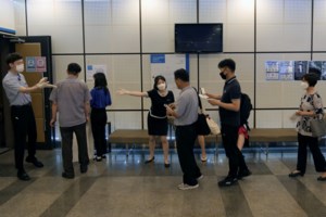 Ο κορονοϊός είναι ακόμα εδώ: Ρεκόρ νέων κρουσμάτων σε όλο τον κόσμο - 183.000 σε ένα 24ωρο - εικόνα 3