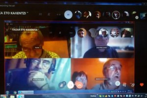 Η στιγμή που φτάνει το Άγιο Φως στο Μετόχι του Παναγίου Τάφου [εικόνες]