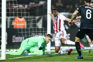 ΠΑΟΚ - Ολυμπιακός: "Ρουκέτα" τίτλου από τον Ελ Αραμπί - Αγκαλιά με το πρωτάθλημα οι "ερυθρόλευκοι"