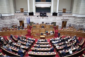 Χυδαίο ομοφοβικό παραλήρημα Στίγκα στη Βουλή: "Θα απολογηθούμε γιατί σπρώχνουμε αντί να μας σπρώχνουν;"