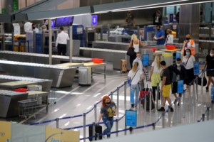 "Βροχή" τα πρόστιμα στο αεροδρόμιο Καλαμάτας: 500 ευρώ σε 5 επιβάτες από την Πολωνία- Δεν είχαν συμπλήρωσει τη φόρμα εντοπισμού - εικόνα 2