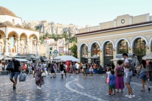 Κορονοϊός - Αύξηση 35% στους ασθενείς στις ΜΕΘ: Μεταδίδεται από νέους σε ανεμβολίαστους μεγαλύτερης ηλικίας