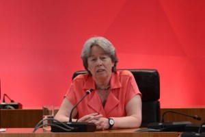 Οπισθεν... ολοταχώς από τη Λινού μετά τον σάλο: Συγγνώμη που δημιουργήθηκε η αίσθηση ότι δεν σέβομαι τον ιδιώτη γιατρό