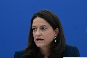 Στα 950 ευρώ ο κατώτατος μισθός το 2027- Η δέσμευση της Νίκης Κεραμέως