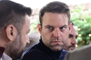 Κασσελάκης: Ο Ανδρουλάκης να κάνει μήνυση στον Μητσοτάκη- Εξωτερική πολιτική με λιχουδιές στον Πίνατ και υποκλίσεις - εικόνα 2