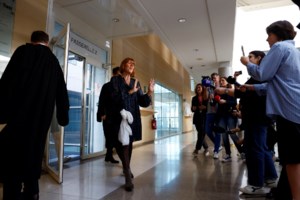 Υπόθεση Πελικό: "Έχεις πεθάνει για μας, να πληρώσει για τις φρικαλεότητες " - Ξέσπασαν στη δίκη οι γιοι της Ζιζέλ και του "τέρατος"