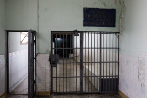 Αιγάλεω: 65χρονη δέχθηκε επίθεση από τσαντάκια - Την έστειλε στο νοσοκομείο: "Επεσα κάτω, χτύπησα, την πήρε και έφυγε..." - εικόνα 2