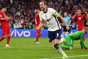 Euro 2020 - Σάλος για το πέναλτι στο Αγγλία - Δανία: Έριχναν λέιζερ στον Σμάιχελ την ώρα της εκτέλεσης [Βίντεο]