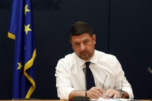 Φωτιά στη Μόρια: Φύλλο και φτερό τα κινητά των αλλοδαπών συλληφθέντων