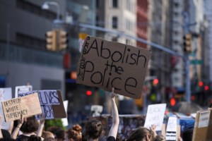 ΗΠΑ: Ένας νεκρός και ένας τραυματίας από σφαίρες κατά τη διάρκεια αντιρατσιστικής διαδήλωσης στην πόλη Λούιβιλ - εικόνα 2