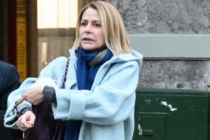 Ό,τι πρέπει για Χειμώνα: Η Μαρία Ηλιάκη φόρεσε το απόλυτο μακρύ παλτό - Ο τέλειος συνδυασμός με σνίκερς [εικόνες]