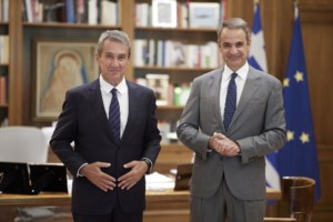 Τα μηνύματα από την προσχώρηση Λοβέρδου στη ΝΔ - "Διεύρυνση με στόχο την αυτοδυναμία"