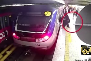Ιράν: Νεκρή η 16χρονη που ξυλοκοπήθηκε από την αστυνομία των ηθών μέσα στο μετρό επειδή δεν φορούσε μαντήλα