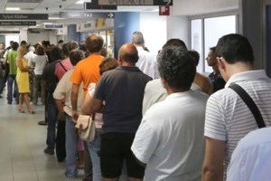 ΑΑΔΕ: Φορολογούμενοι, έτσι θα "ψαλιδίσετε" τον ΦΠΑ του Ιουλίου