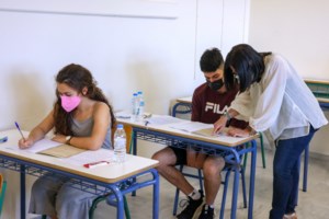 Πανελλήνιες 2022: Όλες οι αλλαγές που ισχύουν φέτος - Πώς υπολογίζονται τα μόρια και η βάση εισαγωγής [πίνακες]