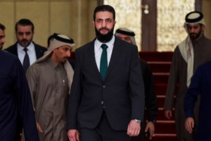 Συρία: Ο ντε φάκτο ηγέτης της χώρας Άχμεντ αλ Σάρα ανακοίνωσε τη διάλυση της Χάγιατ Ταχρίρ αλ Σαμ - εικόνα 2