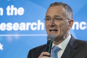 Ποιοι θα πρέπει να ξανακάνουν αιτήσεις στην πλατφόρμα για τα 800 ευρώ