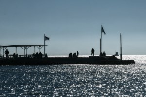 Φθιώτιδα: Απίστευτη "επιδρομή" στο Ασπρονέρι - Πήγαν για μπάνιο και μετά βρήκαν τα αυτοκίνητά τους σπασμένα