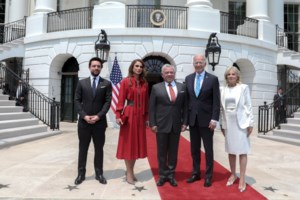 Βασίλισσα Ράνια: To έθνικ look που υιοθέτησε στη νέα της εμφάνιση