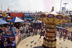 Συναγερμός στη Σουηδία: Τρενάκι του τρόμου σε λούνα παρκ με μία γυναίκα νεκρή και τουλάχιστον 9 τραυματίες [Εικόνες] - εικόνα 2