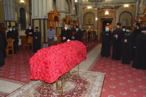 Μεσολόγγι: Η Αιτωλοακαρνανία αποχαιρέτησε τον μακαριστό μητροπολίτη Κοσμά [Βίντεο-Εικόνες]
