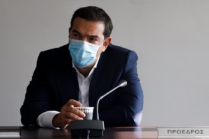 Νέα επίθεση Τσίπρα στην κυβέρνηση: Ιδιαίτερα μετά την πανδημία, νομοθετεί σαν τον κλέφτη