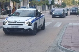 Φοινικούντα: Η στιγμή που ο φερόμενος εκτελεστής επιστρέφει στο σπίτι του στην Καλλιθέα - Βίντεο ντοκουμέντο - εικόνα 2