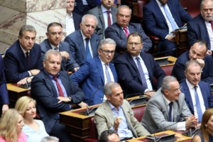 Και ο Κουμουτσάκος αδειάζει τον Καραμανλή: Αν ήμουν στην θέση του, δεν θα κατέβαινα ως υποψήφιος - εικόνα 2