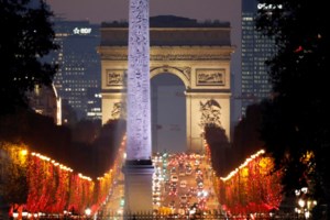 Στην... ουρά για το έλατο: Ρεκόρ παραγγελιών και πωλήσεων για χριστουγεννιάτικα δέντρα - Πόσο κοστίζουν