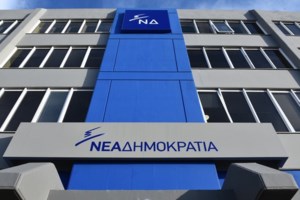 "Γκάφα" Τσίπρα με την Ακρόπολη, την Μενδώνη και τη δήθεν μαρμάρινη επιγραφή με το όνομά της στον ιερό Βράχο
