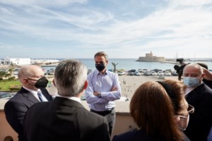 Μητσοτάκης για την "πράσινη" Χάλκη: Οι κάτοικοι γίνονται παραγωγοί ενέργειας και ρίχνουν και τον λογαριασμό του ηλεκτρικού - εικόνα 2