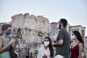 Κορονοϊός: Πόσα άτομα επιτρέπονται σε ΙΧ και ταξί - Οι νέοι κανόνες στα μέσα μεταφοράς - εικόνα 2