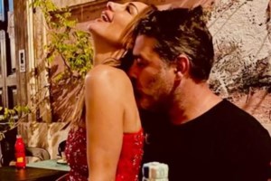 Κορμί θανατηφόρο η Δέσποινα Βανδή: Κάνει πιλάτες με τον σύντροφο της κόρης της, Μελίνας [Εικόνα]