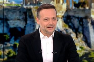 Δούκας: Βγαίνω μπροστά και μιλάω καθαρά - Να μας πει ο Ανδρουλάκης αν είναι ασυμβίβαστο να είμαι και υποψήφιος πρόεδρος