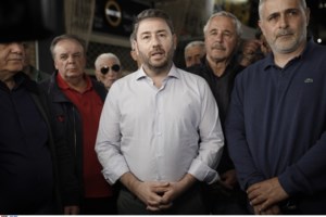 Με τον 12χρονο γιο του, Μαρίνο, στη Μητρόπολη Αθηνών ο Νίκος Ανδρουλάκης [εικόνες] - εικόνα 5