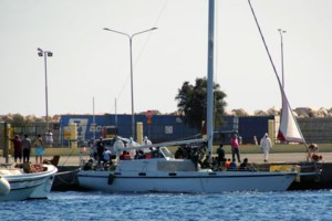 Η στιγμή της διάσωσης των μεταναστών στην Κεφαλονιά - Αποφεύχθηκε νέα ναυτική τραγωδία [βίντεο]