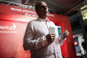 Γιάνης Βαρουφάκης: Τον... πέθανε ο φαρσέρ Ντεμπενεντέτι - Πώς το διέψευσε ο ίδιος