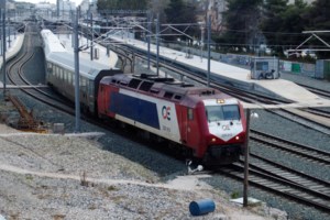 Παρολίγον τραγωδία στον σιδηρόδρομο: Εκτροχιάστηκε βαγόνι συντήρησης γραμμών κοντά στο Κέντρο Αχαρνών