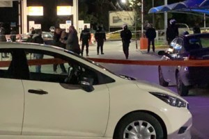 Διπλή δολοφονία Κηφισιά - Ενταση στο Εφετείο: Ο Στέφανος Κασσελάκης στο πλευρό των μανάδων που έχασαν τις κόρες τους - εικόνα 2